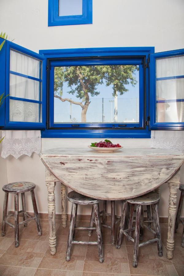 Nikolakis Traditional House In The Village. Kamari  Bagian luar foto
