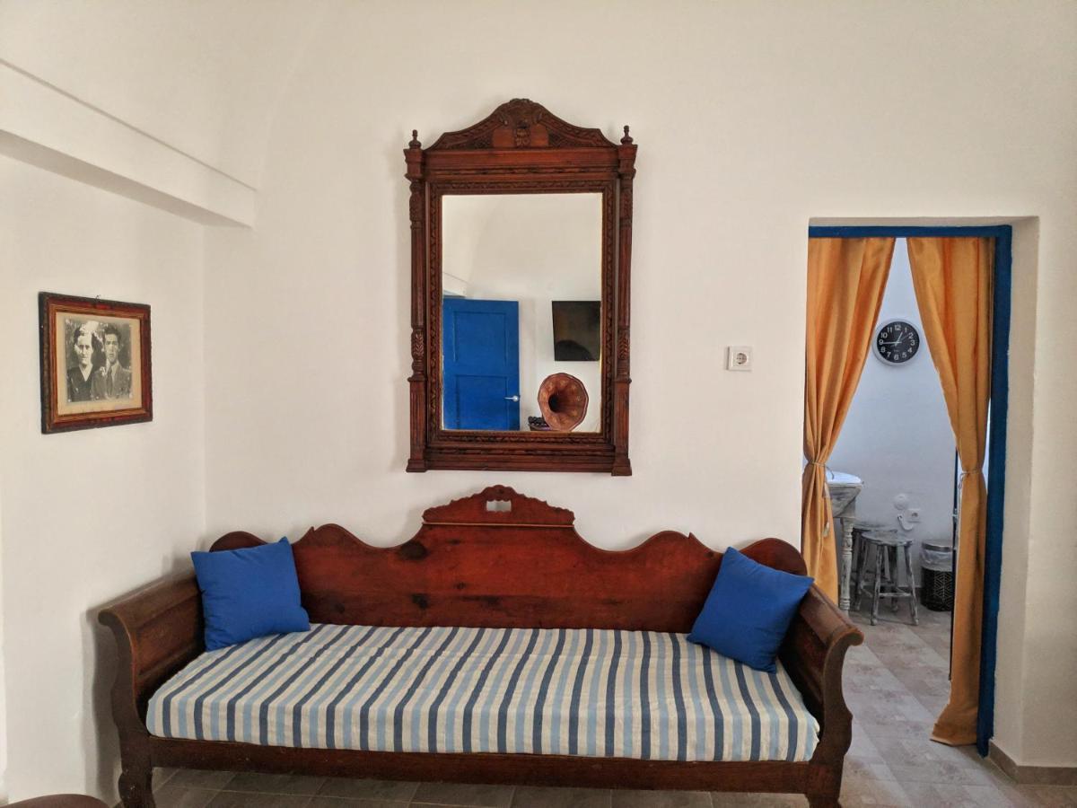 Nikolakis Traditional House In The Village. Kamari  Bagian luar foto
