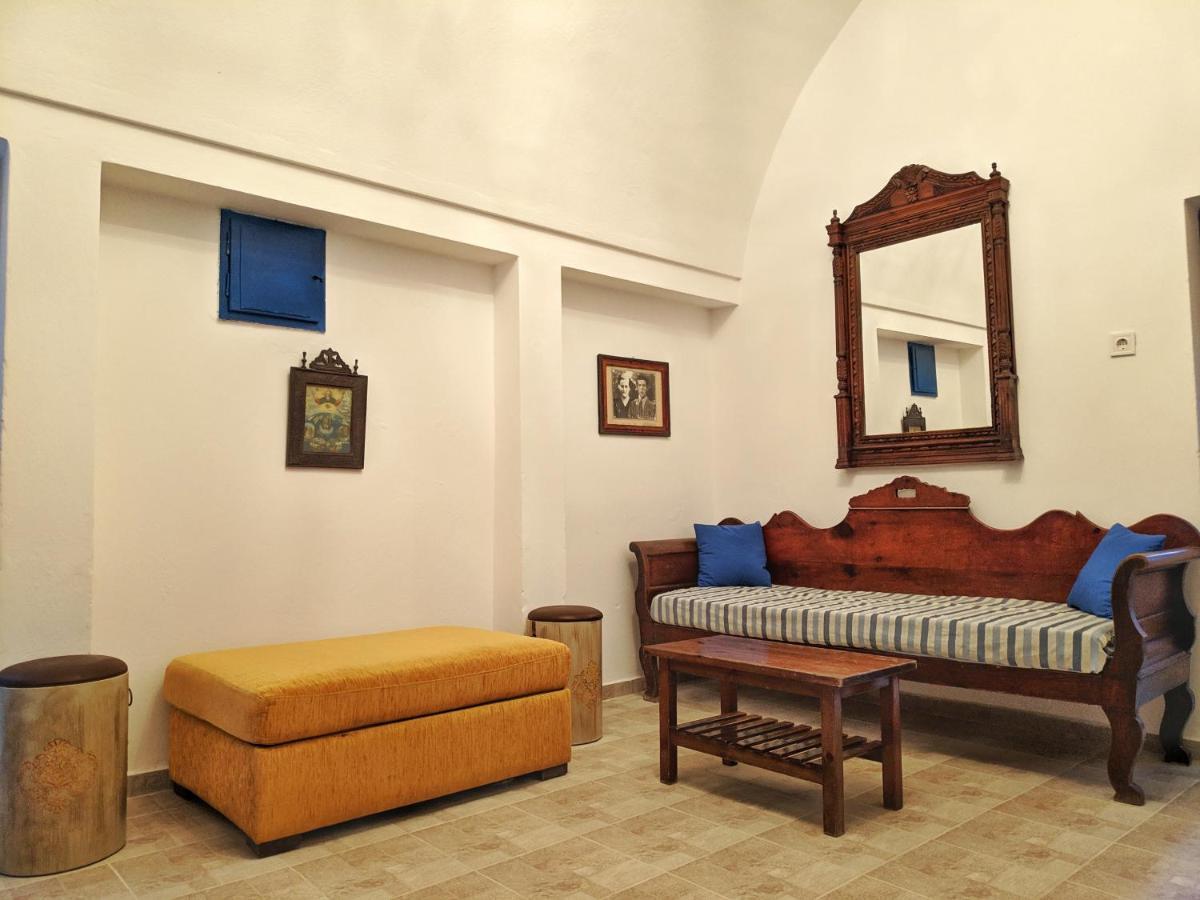 Nikolakis Traditional House In The Village. Kamari  Bagian luar foto